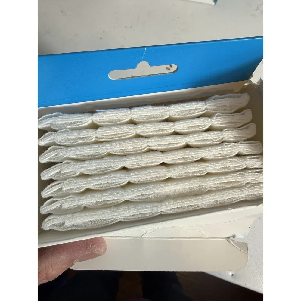 iRobot Braava jet Wet Mopping Pads 7 pack. Box Is dinged up But pads are‎ new